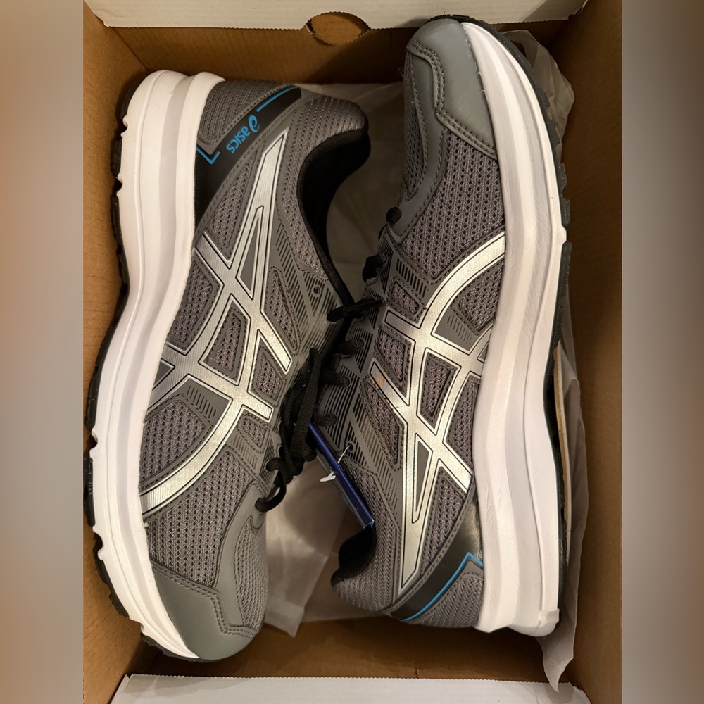Men’s ASICS tennis shoes size 11.5